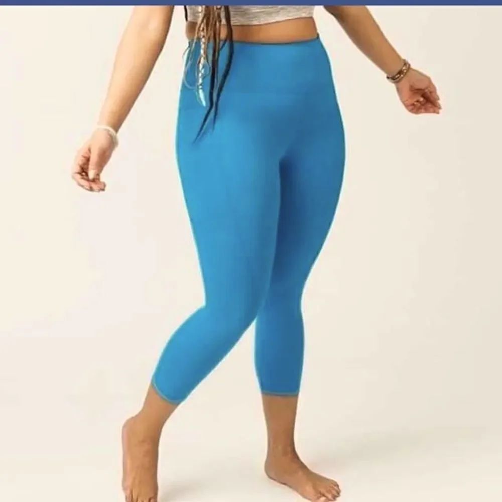 Zyia S blue cropped high rise light and tight athletic leggings